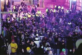 开派对比保护其他人更重要？跨年夜有英国居民聚会狂欢，有人被罚上万镑，有人被捕图片