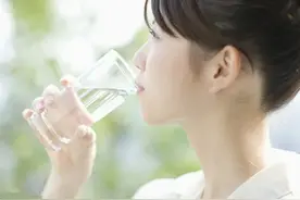 为什么晨起要喝一杯温开水？图片