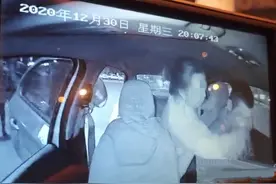 被女乘客强吻的司机：她没喝酒，最终没吻到我，15元精神损失费不对等图片