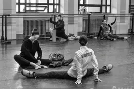 带你走进神秘的中央芭蕾舞团，素颜素衣练功排练，值得我们敬仰和钦佩图片