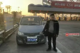 钦州一男子无证驾驶上高速被抓，谎报父亲信息被当场识破图片