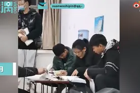 高数老师出题定学号抽查作业，学生称很有意思！网友：算着算着抽到自己图片