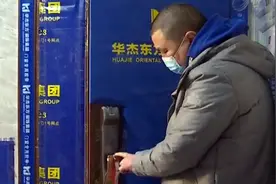 潍坊市民新房装修太糟心：瓷砖脱落门磕碰 承诺装修工期不兑现图片