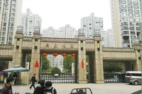 郑州奥兰花园物业坚持涨物业费被业主告上法庭，法院认为，物业在征询结果统计等方面存瑕疵图片