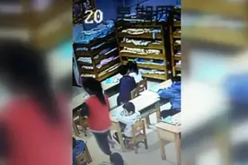 南宁一幼儿园男童每天打同桌老师不制止，老师：就是小孩子打闹图片