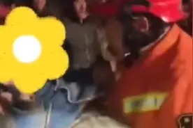 儿童元旦当天落井，消防员零下十几度着单衣下井营救视频封面