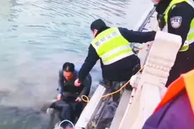 农民工跳河救人，上岸后悄然离去，曾多次下水救人！记者费尽周折找到本人 他也不愿留下自己的姓名图片