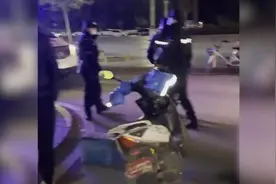 警方通报“饿了么外卖员与保安冲突后死亡”：嫌疑人已刑拘视频封面