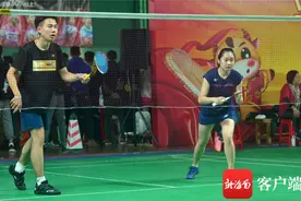 海南省“迎春杯”业余羽毛球公开赛收官 海南华侨中学获混合团体冠军图片
