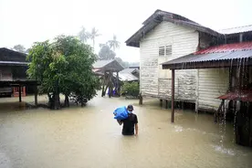 马来西亚强降雨持续 多地紧急安置灾民图片