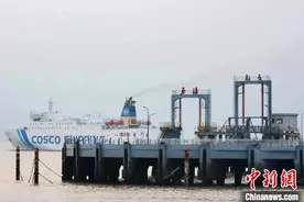 浙江台州市场采购货物首次从大麦屿口岸直航台湾图片