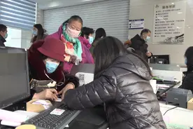 78秒丨请错峰办理！潍坊公交“长寿卡”业务日均办理量突破1000人次图片
