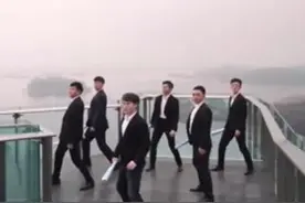 成都青年建设者拍抖肩舞MV 花式记录城市蝶变，为建设者加油图片