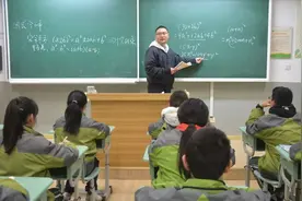 上热搜了！上海一中学班主任“跨界”辅导学生数学，有人提升20多分！而他竟是体育老师……图片
