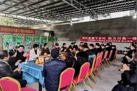 推动乡村振兴 自贡宜宾两地网红田间地头直播带货图片