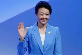 离乡40年后李玲蔚回到杭师大 羽坛不败女皇现在当上“李老师”图片