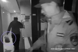 不是巧合是命运？凌晨他拎着酱鸭打开了邻居家密码锁图片