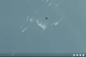 美国卫星拍到大批伊朗军舰在霍尔木兹海峡集结图片