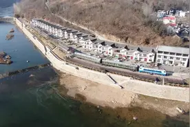 “高铁无轨站”——走进河南省栾川县“铁路小镇”视频封面