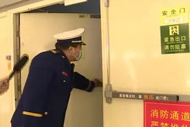 50秒丨济南历城全面排查火灾隐患 查出电玩城新风机房当临时仓库使用等问题视频封面