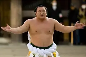 日本相扑巨星白鹏翔确诊新冠肺炎图片