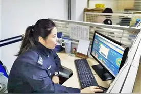 警务在身 把女儿“放养”派出所图片