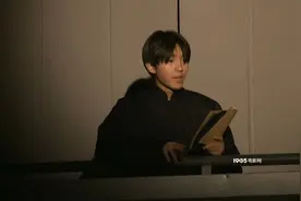 王俊凯毕业大戏饰《大宅门》说书人 台词字正腔圆图片
