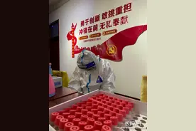 嘘，别吵醒她图片