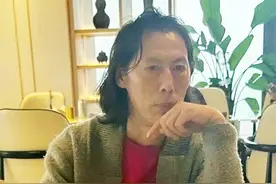 小小说｜红狼：请把车挪一下图片