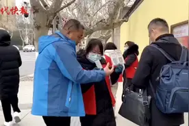 不会预约，没有健康码怎么办？来南京，各大博物馆参观对老人们这样操作……图片