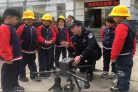 无人机化身“打更人”拉起夜间安全防护网图片