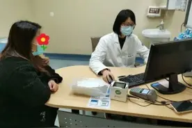 小伙每天洗澡出事了！全身没有一块皮肤好的！医生：近期高发，别用错了肥皂图片