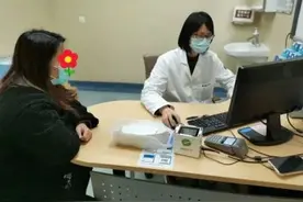 小伙每天洗澡出事了！全身没有一块皮肤好的！医生：近期高发，别用错了肥皂图片