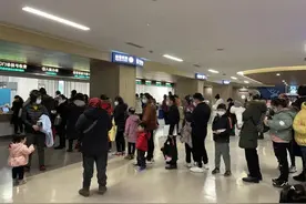 带娃看病大人孩子都不用请假了！新华医院儿科夜间及双休日门诊全预约专科化服务升级图片