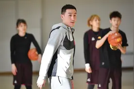 史秀峰夸妹妹们“给力”，首钢女篮新赛季力争补强图片