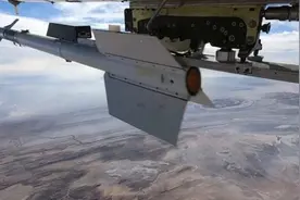 无人空战时代来临？伊朗无人机试射空空导弹，美媒：拦截它更危险了图片