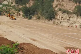 甘肃破交通发展“湿陷性黄土”瓶颈 黄土塬公路获延年益寿图片