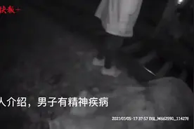 醉酒男子躺在铁轨中央，火车疾驰而过……图片