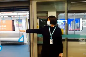 战“疫”坚守 | 地铁站务员付卓旭：哪怕只有一个乘客，也要站好每一班岗图片