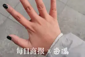 “帽子手套、两件羽绒服、两双袜子、还贴了三个暖宝宝！”来看看杭州最强御寒王者如何过冬……图片