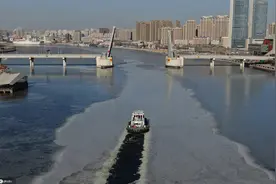 天津出动破冰船海河破冰 保证通航水域航行顺畅图片