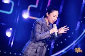 《嗨唱转起来2》送你一朵小红花，何炅压轴亮相唱哭全场图片