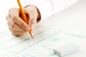 六旬老者替考年轻人，开放大学的考试不能开放图片