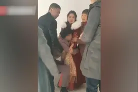 弟弟酒后抱着出嫁姐姐不撒手：很伤心舍不得视频封面