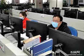 24小时+24小时 河北联通云网运营中心员工坚守岗位保通信图片