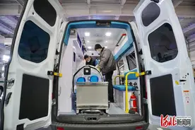 河北唐山亚特：加紧生产负压救护车支援抗疫一线图片
