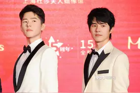 刘昊然现身上海出席揭幕活动 精美蜡像比本尊还高图片