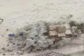 海外网评：风雪中的“移动雕像”，了不起的中国人图片