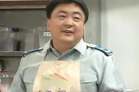 炊事班的故事：胖洪学习英文，让他读鸡蛋英文，他能给人整乐了！视频封面