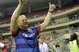 对话｜申花球迷记得阿尔贝茨吗？他也支持中国足球强制限薪图片